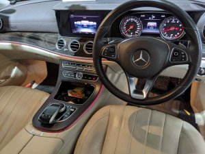 Mercedes Benz E200 Exclusive (R18 Led)