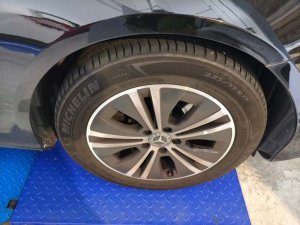 Mercedes Benz E180 Sedan Avg