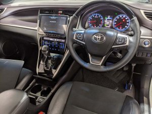 Toyota Harrier Premium Style Mavue 2.0 A