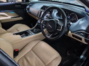 Jaguar Xe 2.0 I4