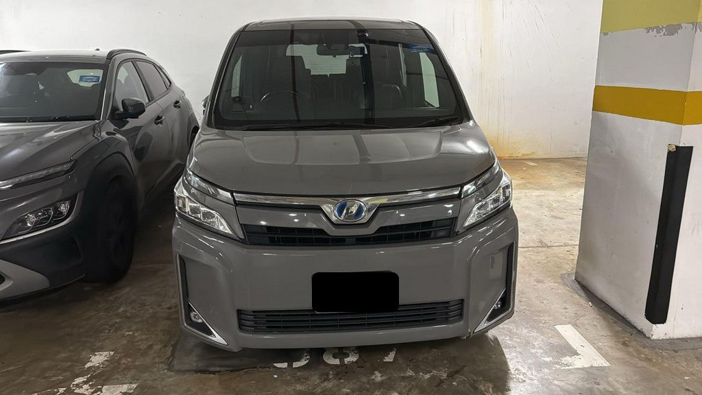 Toyota Voxy Hybrid 1.8v Cvt (Hybrid)