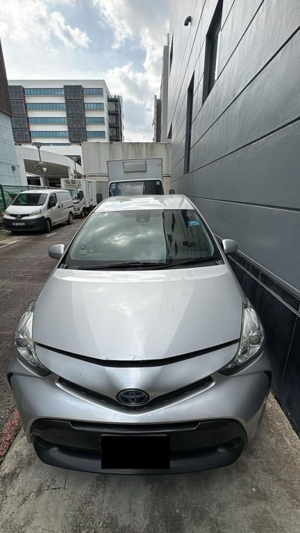 Toyota Prius Alpha Hybrid 1.8S Cvt