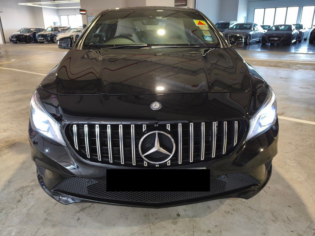 Mercedes Benz Cla180 (r18 Bi)