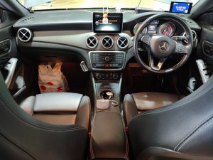 Mercedes Benz Cla180 (r18 Bi)