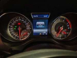 Mercedes Benz Cla180 (r18 Bi)