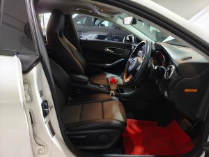 Mercedes Benz Cla180 Amg Line Auto