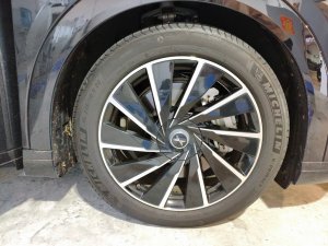 Xpeng X9 Fwd (std Range) (Electric Vehicle)