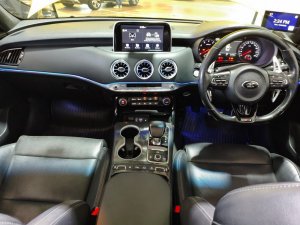 Kia Stinger 2.0a 2wd Sunroof