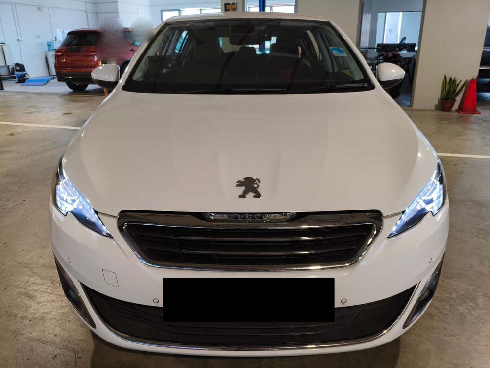 Peugeot 308 5DR Allure Puretech 1.2 A/T 2wd