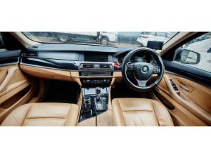BMW 520I 2.0L AT D/Ab 2wd 4dr Gas/D Nav (COE Till 01/2031)