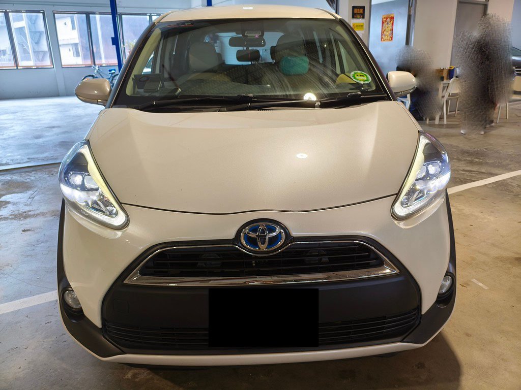 Toyota Sienta 1.5g A (Hybrid)