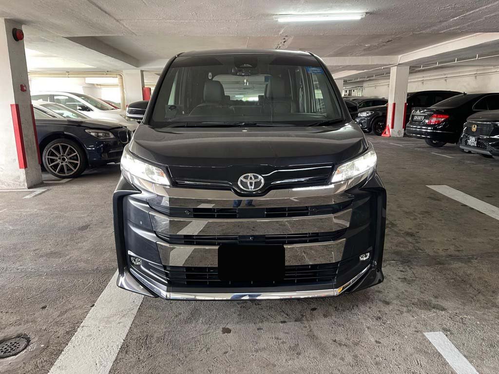 Toyota Noah Hybrid (Hybrid)