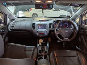 Kia Cerato K3 1.6a Sunroof