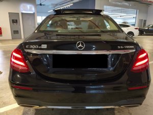 Mercedes Benz E300E Sedan (R19 Led SR)