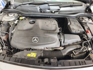 Mercedes Benz Gla180 (r18 Bi)