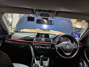 BMW 318i Sedan Led Nav