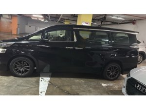 Toyota Vellfire Elegance Moonroof (Auto)